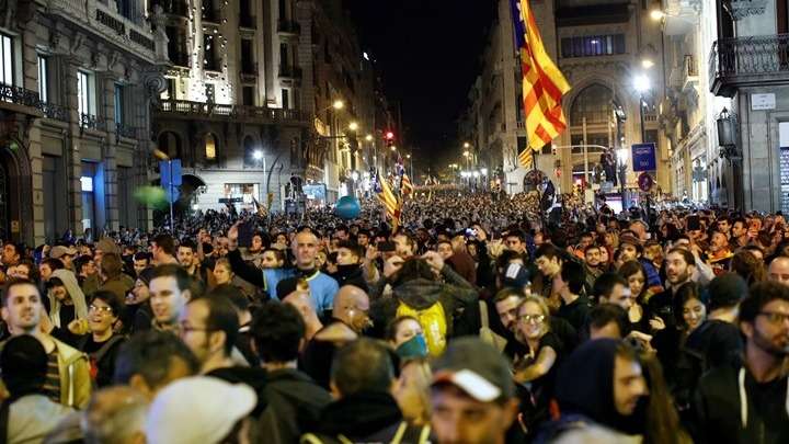 Χιλιάδες διαμαρτυρόμενοι Καταλανοί στους δρόμους