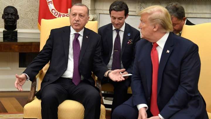 Ο Ερντογάν απειλεί να κλείσει το Ιντσιρλίκ και το Κιούρετσικ αν οι ΗΠΑ επιβάλλουν κυρώσεις