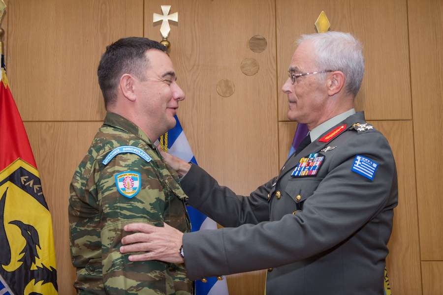 Ο Αρχηγός ΓΕΣ απένειμε διακριτικά σε νεοπροααχθέντες εφέδρους του Γ' Σώματος Στρατού