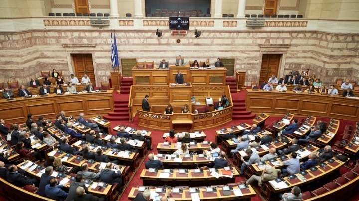 Βουλή: Ερώτηση 45 βουλευτών ΣΥΡΙΖΑ για τις νέες ταυτότητες