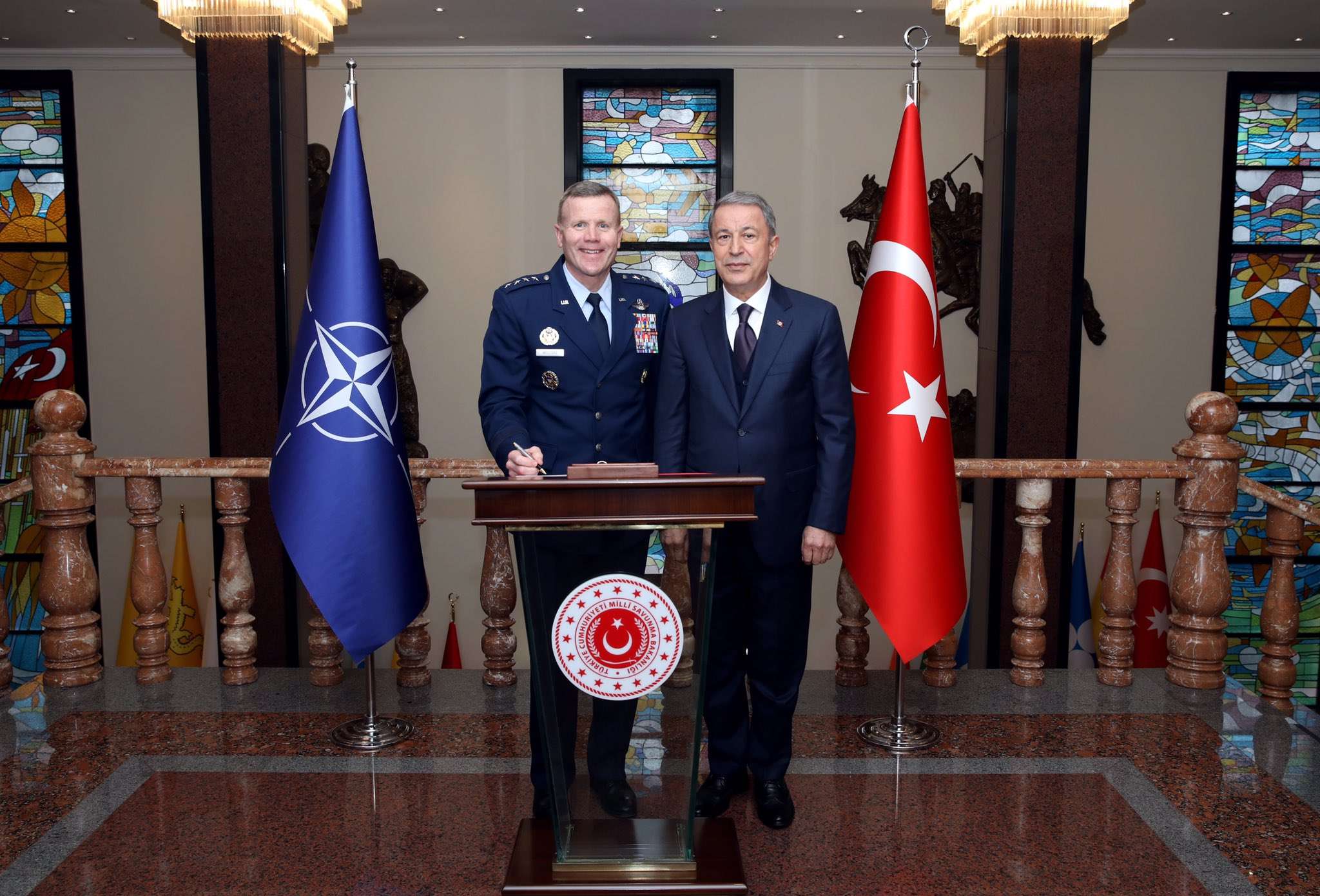 Από την Τουρκία μας ήρθε ο Ανώτατος Συμμαχικός Διοικητής Ευρώπης του ΝΑΤΟ για επίσκεψη στο ΥΠΕΘΑ