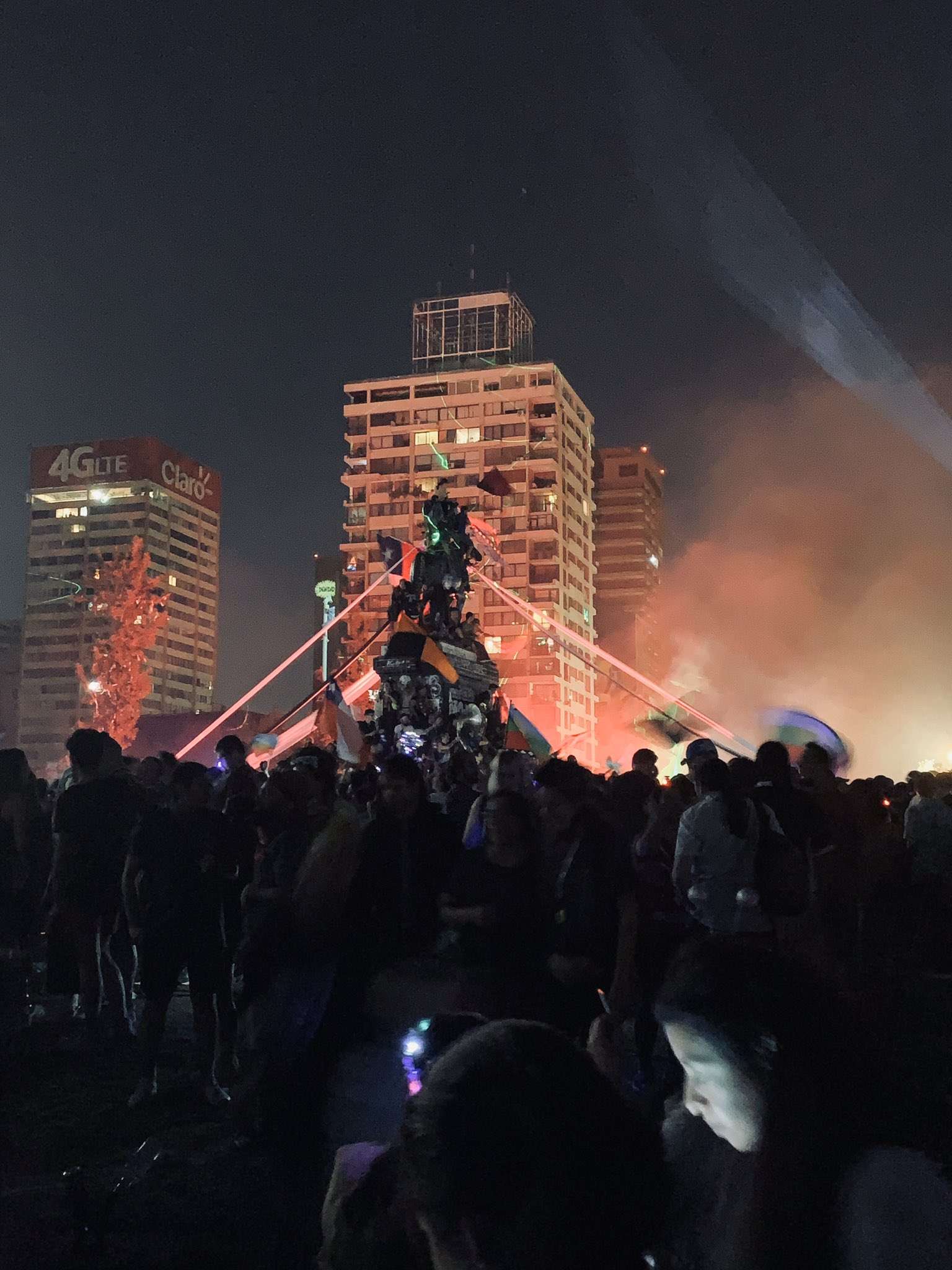Χιλή: Στην «Πλατεία Αξιοπρέπειας»,χιλιάδες πολίτες υποδέχτηκαν το νέο χρόνο