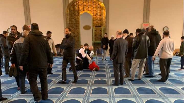 Ένας άνδρας μαχαιρώθηκε σε τέμενος στο βόρειο Λονδίνο