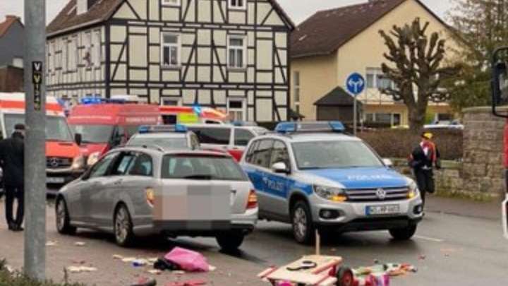 Γερμανία: Τουλάχιστον 30 τραυματίες από το αυτοκίνητο που έπεσε σε πλήθος