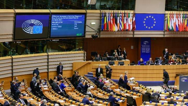 Το Ευρωκοινοβούλιο ζητά να δοθεί βοήθεια στην Ελλάδα για το μεταναστευτικό