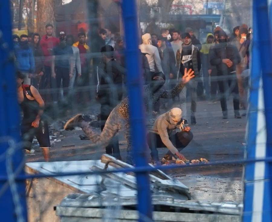 Νέες αψιμαχίες στον Έβρο με τους Τούρκους να ρίχνουν χημικά και δακρυγόνα