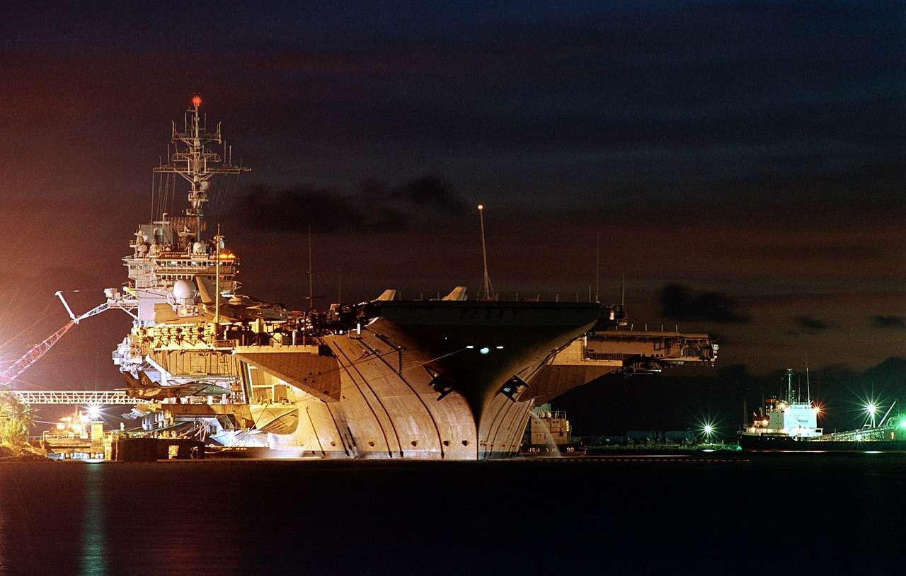ΗΠΑ: Το Ναυτικό ξεκινά έρευνα για να αποφασίσει περί της αποκατάστασης του κυβερνήτη του αεροπλανοφόρου Ρούζβελτ