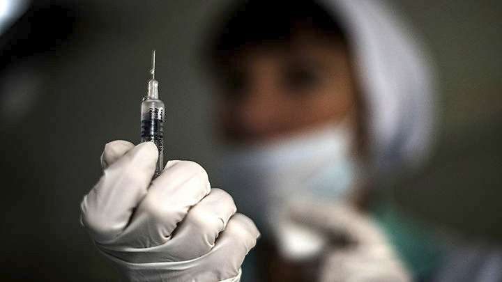 Αναστολή κλινικών δοκιμών για εμβόλιο κατά του κορονοϊού λόγω ανεξήγητης ασθένειας σε ασθενή
