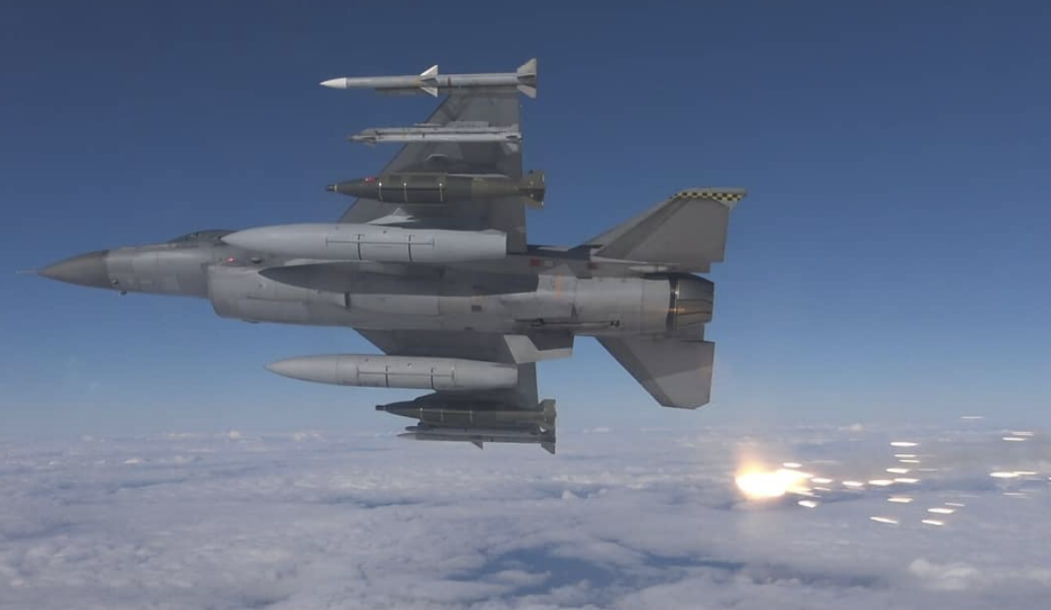Τουρκικά F-16 πάνω από το Αγαθονήσι το οποίο επισκέφθηκε η ΠτΔ