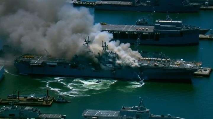 Φωτιά στο USS Bonhomme Richard: 21 τραυματίες