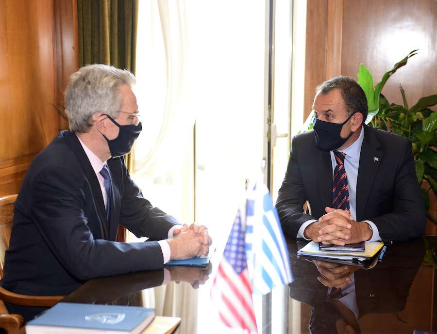 Συνάντηση του ΥΕΘΑ με τον Αμερικανό πρέσβη