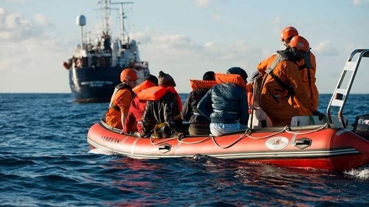 Ιταλία: Περίπου 450 μετανάστες έφτασαν τη νύχτα στη Λαμπεντούζα