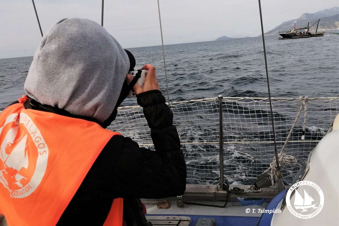 Οι Τούρκοι ψαρεύουν ανενόχλητοι σε ελληνικά ύδατα, η κυβέρνηση σφυρίζει αδιάφορα! Το θέμα στη Βουλή