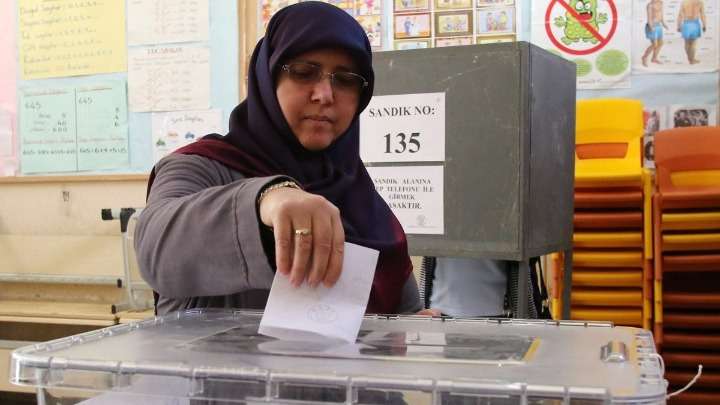 Εκλογές στην κατεχόμενη Κύπρο με τον Ακιντζί να καταγγέλει απειλές από τον Ερντογάν