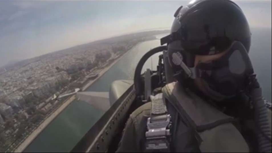F-16 Zeus: Οι εντυπωσιακοί ακροβατικοί ελιγμοί στη Θεσσαλονίκη (βίντεο)