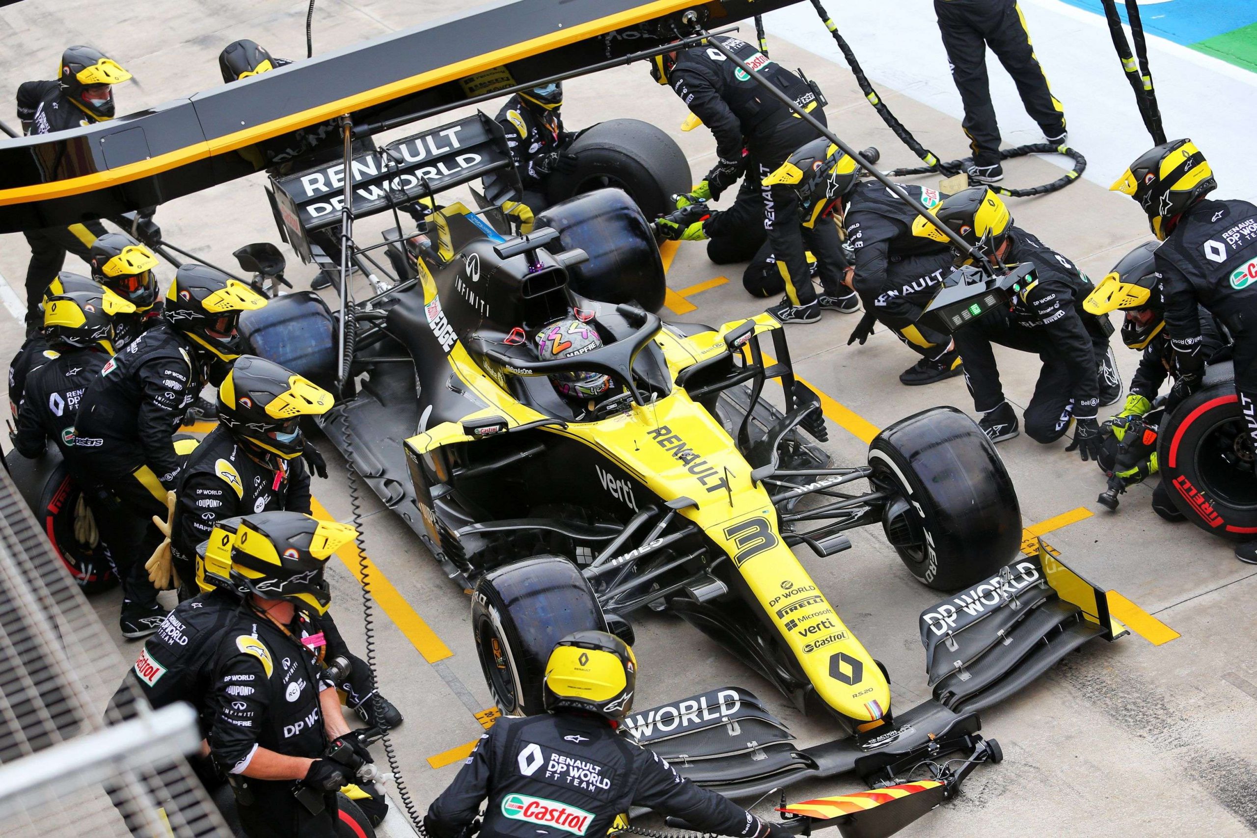 Η Renault World F1 Team,  στο πόντιουμ των νικητών, για 2η φορά  αυτή τη σεζόν