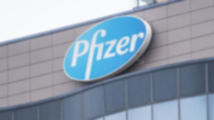Το εμβόλιο της Pfizer/BioNTech έλαβε έγκριση για χρήση στη Βρετανία