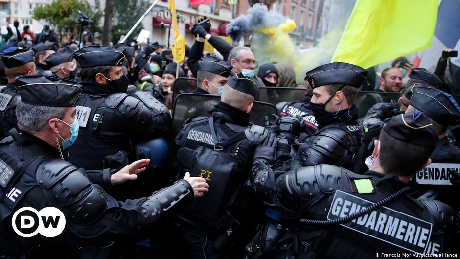 Γαλλία: Διαδηλώσεις και συγκρούσεις με την αστυνομία για το νόμο λογοκρισίας του Μακρόν