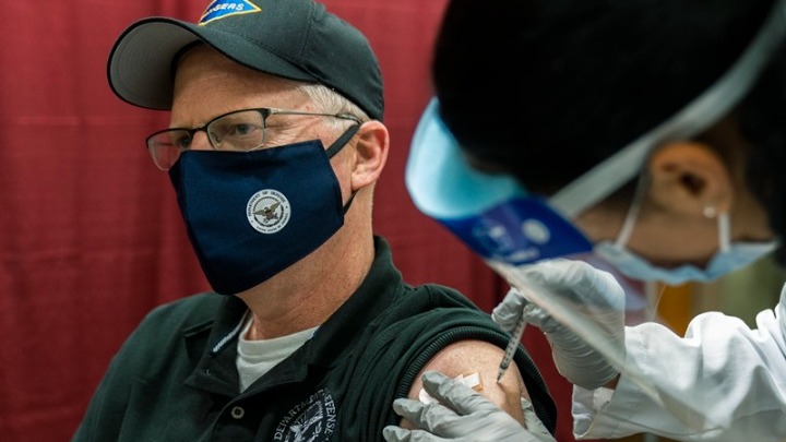 Covid-19: Εμβολιάστηκε ο υπουργός Άμυνας των ΗΠΑ