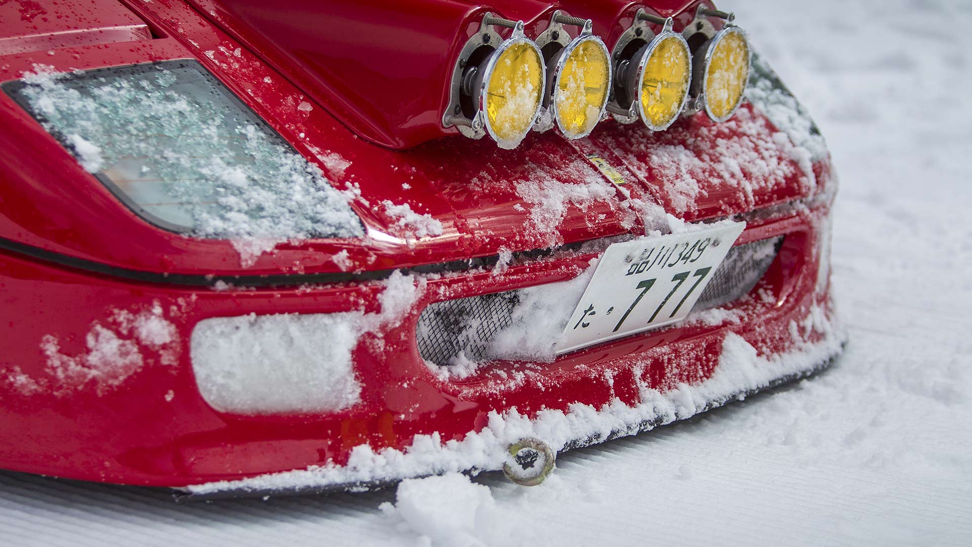 Η ιστορία πίσω από το βίντεο της Ferrari F40 στα χιόνια