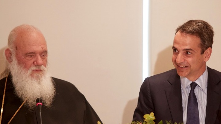 Επικοινωνία του πρωθυπουργού με τον Αρχιεπίσκοπο για τα μέτρα κατά του κορονοϊού στις εκκλησίες
