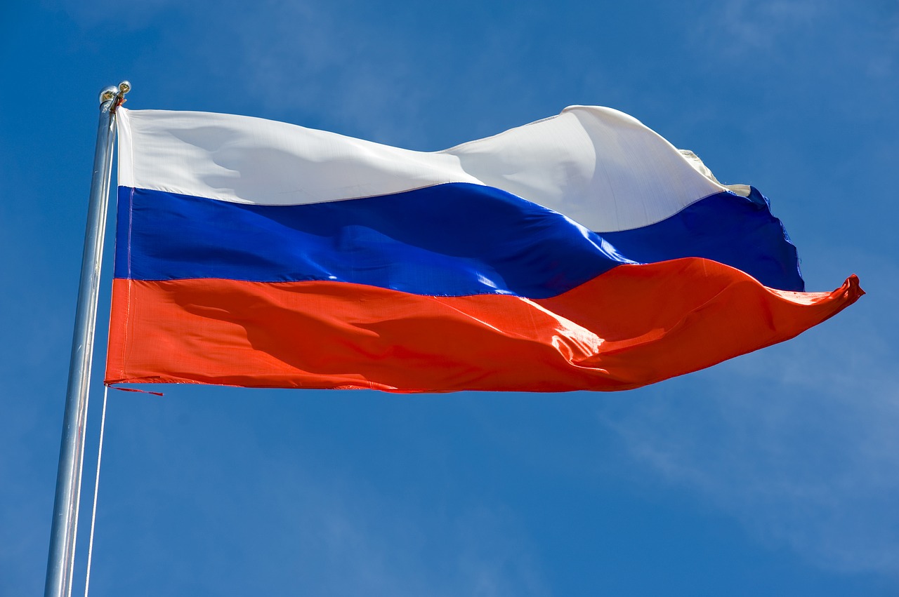 Το ρωσικό ρούβλι πέφτει σχεδόν 30% μετά τις νέες κυρώσεις