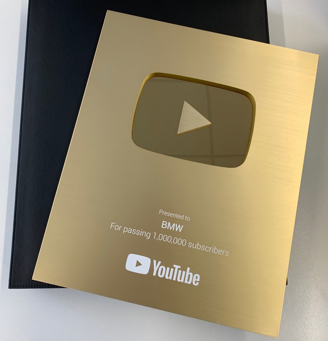 Το YouTube απένειμε στη BMW το «Golden Button Award»