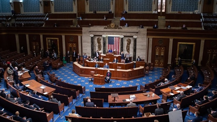ΗΠΑ: Ο Χακίμ Τζέφρις εξελέγη νέος επικεφαλής των Δημοκρατικών στο Κογκρέσο