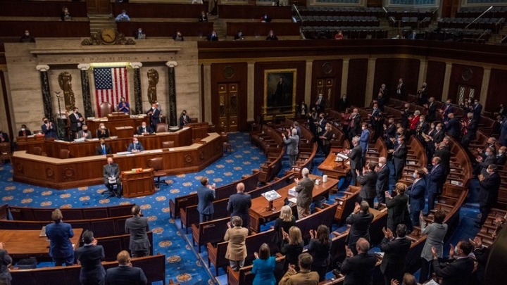 ΗΠΑ: Η Γερουσία συνεδριάζει ξανά για να κυρώσει τη νίκη του Τζο Μπάιντεν