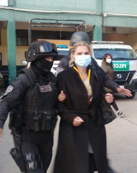Βολιβία: Χειροπέδες και κατηγορίες για τρομοκρατία και στάση στους πραξικοπηματίες