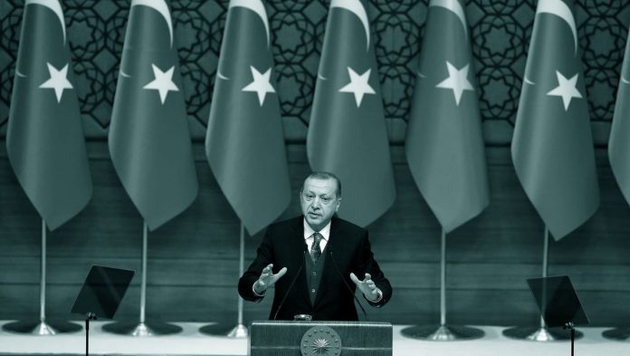 Το “στρίμωγμα” του Ερντογάν που ανησυχεί την Αθήνα και η “διπλωματία της μεταμέλειας”