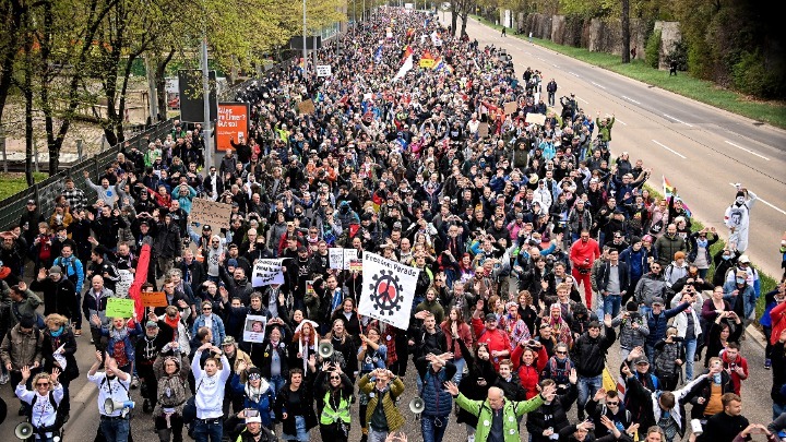 Κορονοϊός Γερμανία: Μεγάλη διαδήλωση κατά των μέτρων