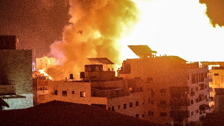 Μπαράζ ισραηλινών επιθέσεων στη Γάζα 