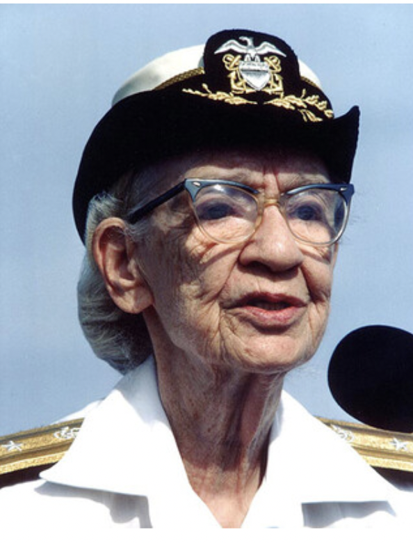 Η γιαγιά θρύλος του ναυτικού των ΗΠΑ που αποστρατεύθηκε στα 80!