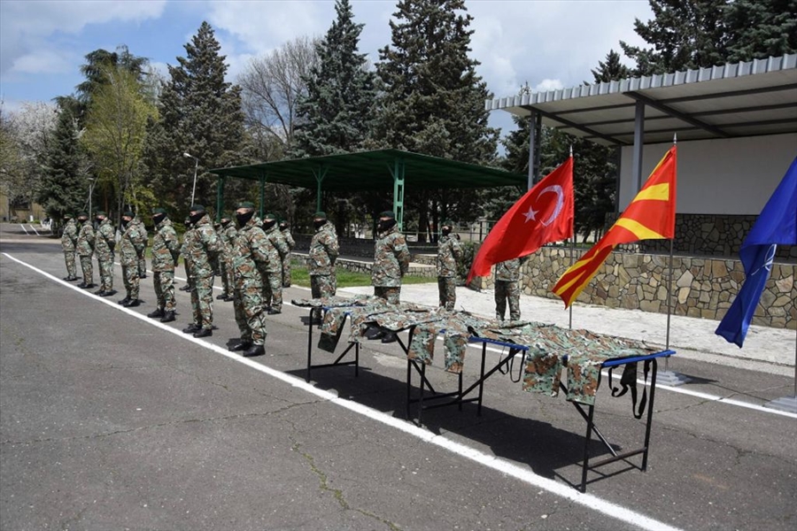 Η Τουρκία έδωσε στολές στις ΕΔ της Β.Μακεδονίας