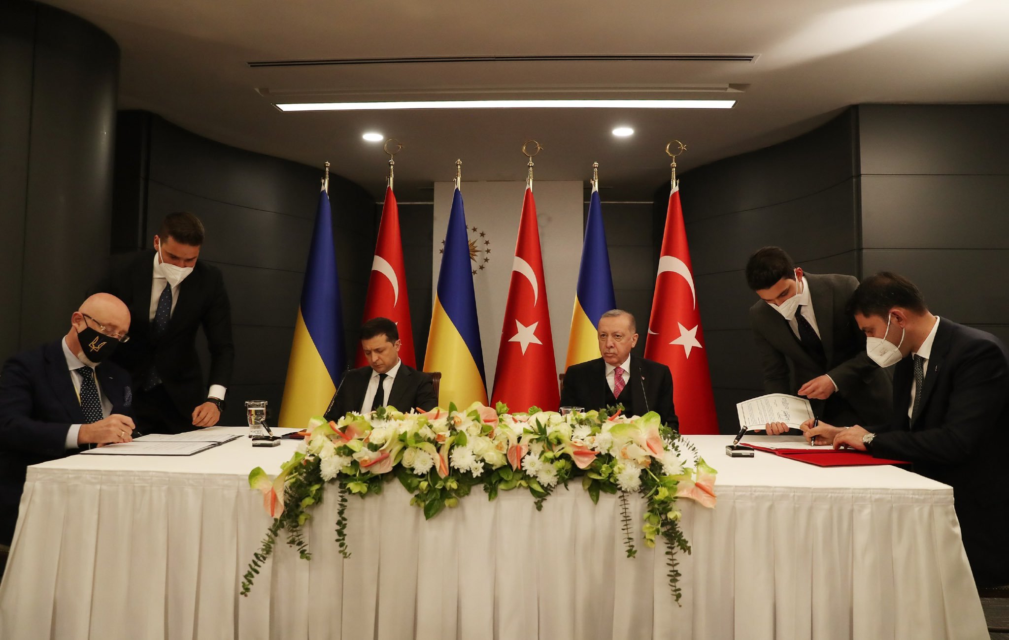 Επικοινωνία Ερντογάν-Ζελένσκι με τον Τούρκο πρόεδρο να δηλώνει και εγγυητής ασφαλείας της Ουκρανίας!