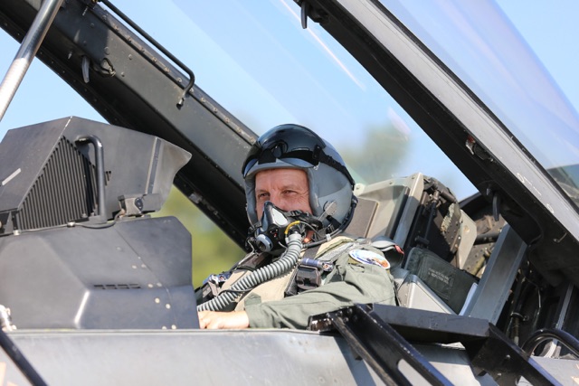 Πέταξε με F-16 ο Α/ΓΕΕΘΑ πάνω από τον Αη Στράτη την ημέρα της θυσίας Σιαλμά