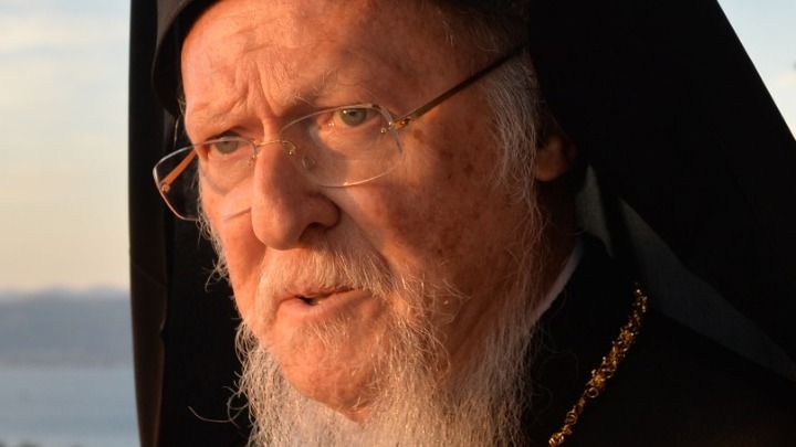 Τηλεφωνική επικοινωνία Πατριάρχη με τον Αρχιεπίσκοπο για τα γεγονότα στη Μονή Πετράκη