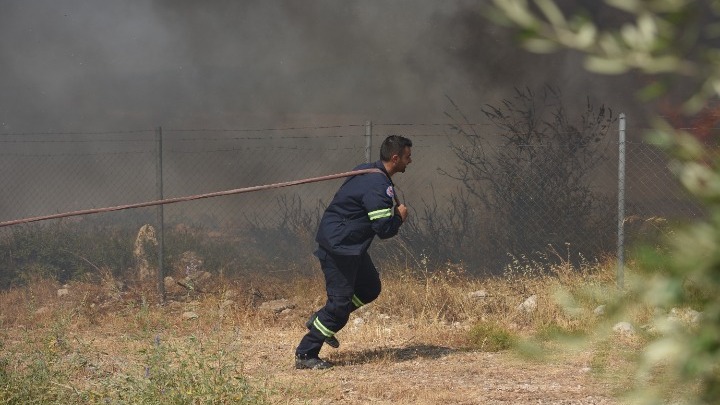 Εκκένωση οικισμών στην Αχαϊα που φλέγεται! Φωτιά και στην Ερμιονίδα