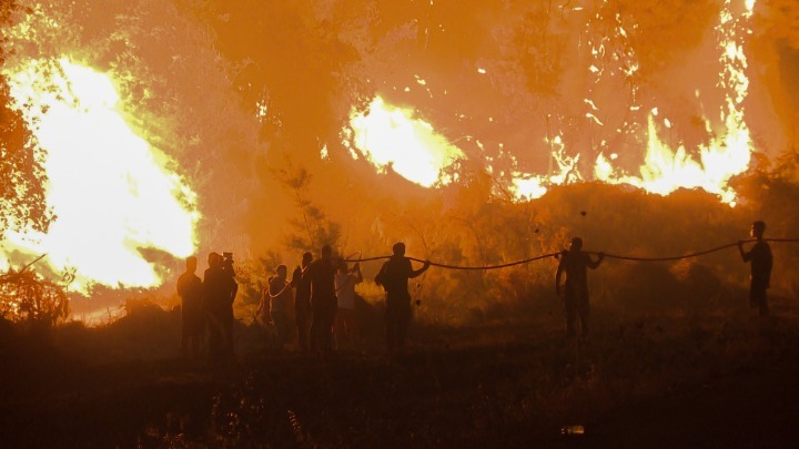 Μεγάλη φωτιά και στη νότια Εύβοια! Εκκένωση οικισμών στην περιοχή της Καρύστου