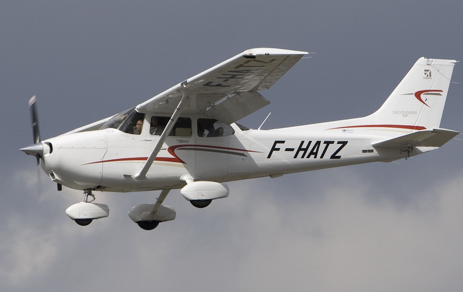 Σύγκρουση αεροσκαφών Cessna πάνω από το αεροδρόμιο στην Καλιφόρνια - Βίντεο