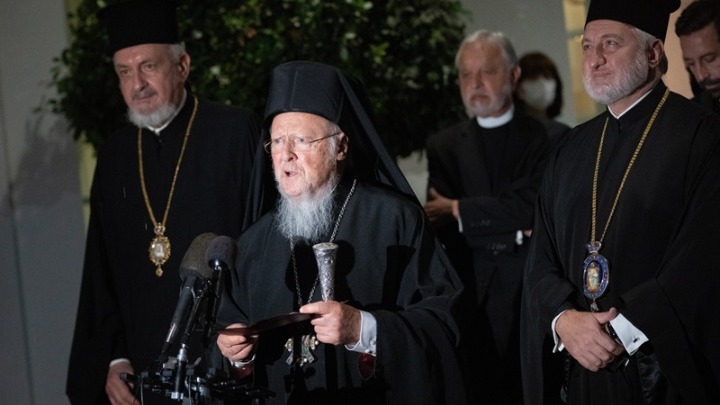 Οικουμενικός Πατριάρχης Βαρθολομαίος και Πάπας Φραγκίσκος προσεύχονται για την αποφυγή πολέμου στην Ουκρανία