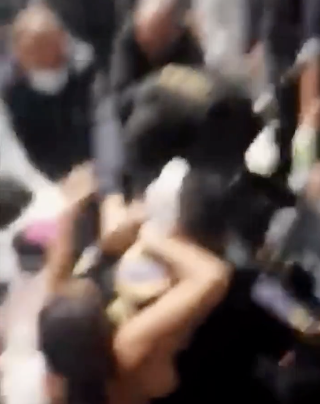 Η αστυνομία ξανά στο στόχαστρο, αυτή τη φορά για όσα έγιναν στη Ζάκυνθο κατά Κουβανών μεταναστών-Βίντεο