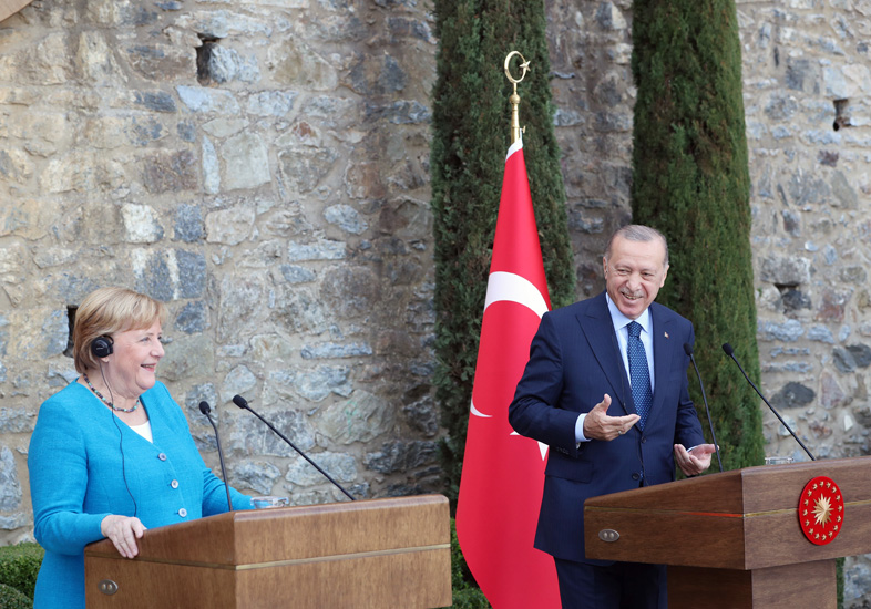 Η Μέρκελ αποχαιρέτησε τον Ερντογάν και του εγγυήθηκε ότι «η ευρωπαϊκή στήριξη θα συνεχιστεί»