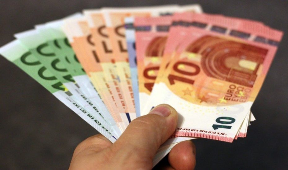 Μποναμάς ως 900 ευρώ - Ποιοι οι δικαιούχοι για μέρισμα