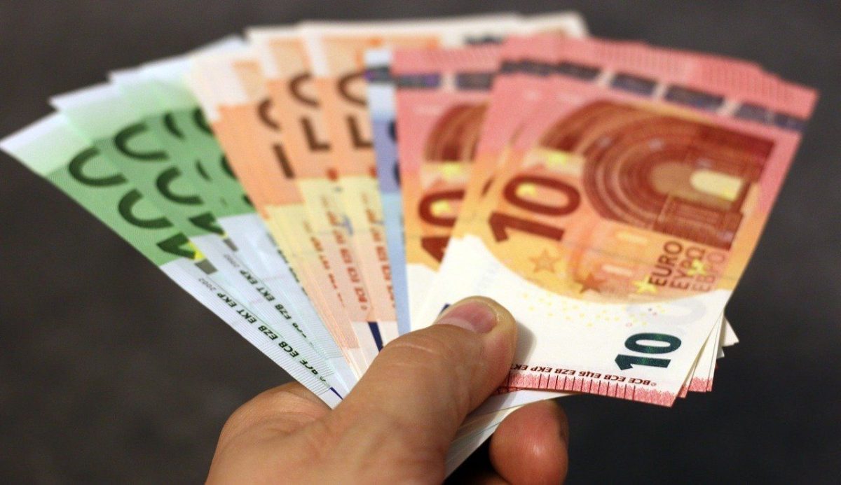 Μποναμάς ως 900 ευρώ - Ποιοι οι δικαιούχοι για μέρισμα