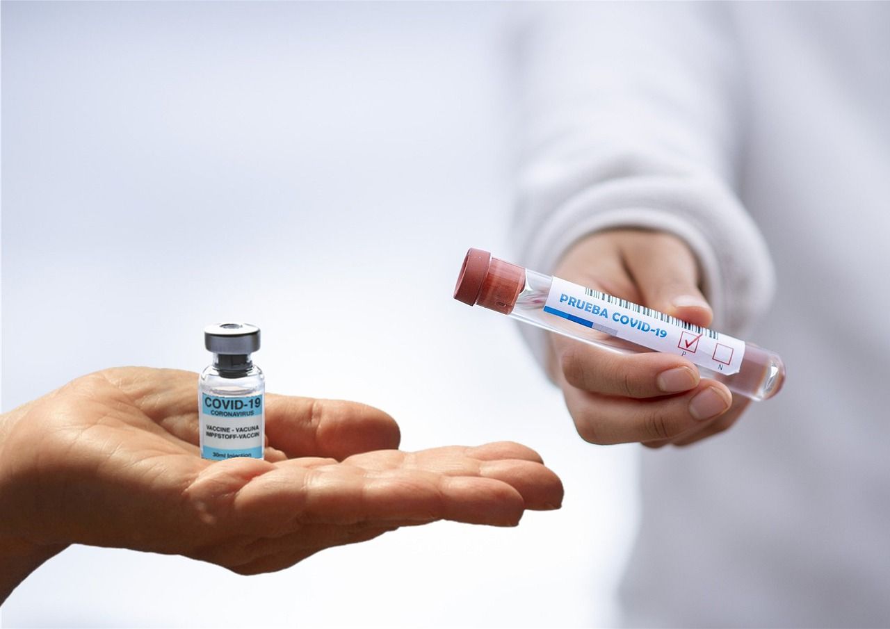 Τρίτη δόση εμβολίου: Νέες οδηγίες από FDA και CDC
