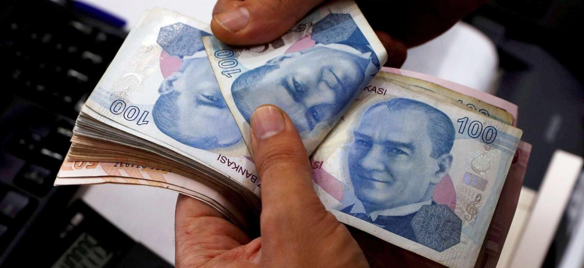Σε ιστορικά χαμηλό επίπεδο έναντι του δολαρίου υποχωρεί η τουρκική λίρα