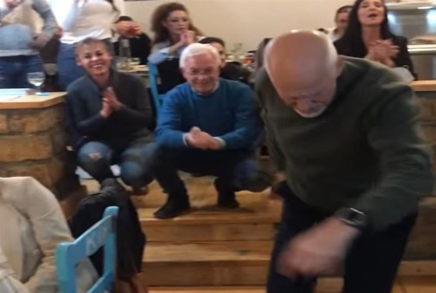 «Συννεφιασμένη Κυριακή» για τον Γιώργο Παπανδρέου που την χόρεψε κιόλας-Βίντεο