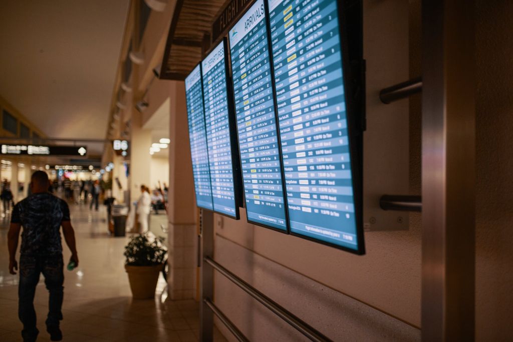 Πόσο θα κρατήσει το χάος στα αεροδρόμια - Τι πήγε στραβά